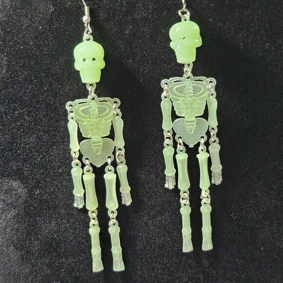 Unbranded Jewelry - Glow in the dark skeleton earrings